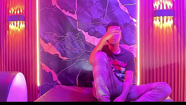 Dinasty Moon  online show from 10-17-25, 12:08