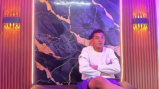 Dinasty Moon  online show from 10-18-25, 12:50