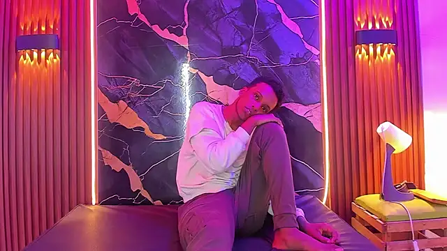 Dinasty Moon  online show from 10-20-25, 12:49