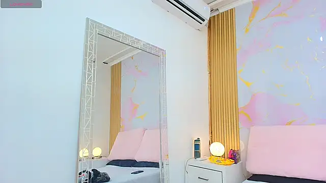 Snapshot of AlishaDixon chatting on 11-04-25, 11:53 AlishaDixon online show from 11-04-25, 11:53