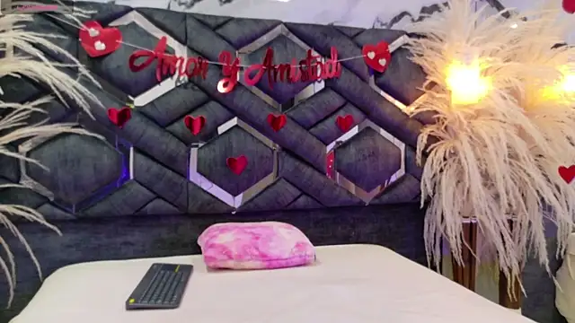 Amy Dowson online show from 09-18-25, 03:03