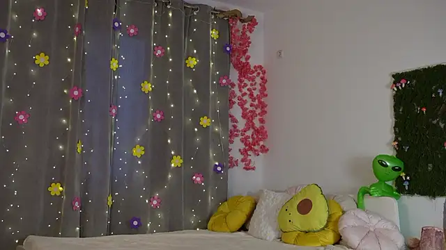 PetiteAlien online show from 03-20-26, 04:50