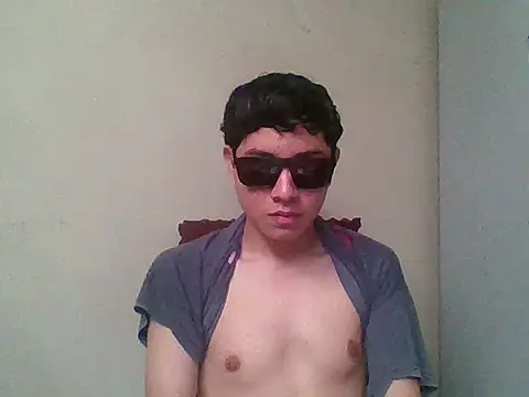 Snapshot of twinkboy593 chatting on 10-10-25, 02:38 twinkboy593 online show from 10-10-25, 02:38