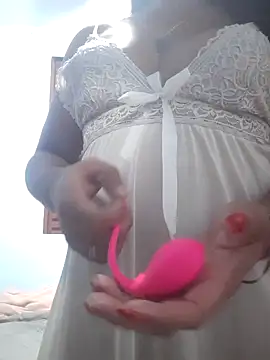 Snapshot of romerasexy chatting on 10-24-25, 10:28 romerasexy online show from 10-24-25, 10:28