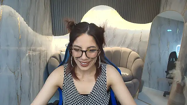 nadia r  online show from 06-20-26, 07:38
