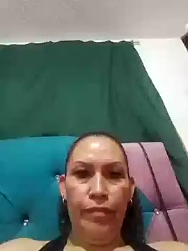 Snapshot of mommy_estefy chatting on 09-11-25, 01:06 mommy estefy online show from 09-11-25, 01:06