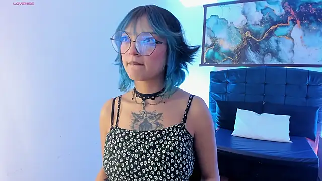 Lucyliw  online show from 09-11-25, 08:53