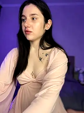 Snapshot of Cuddlies_Lili chatting on 09-18-25, 01:24 Cuddlies Lili online show from 09-18-25, 01:24