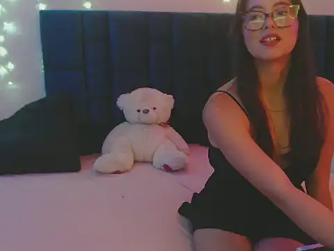 nikolle huyt online show from 09-11-25, 09:04