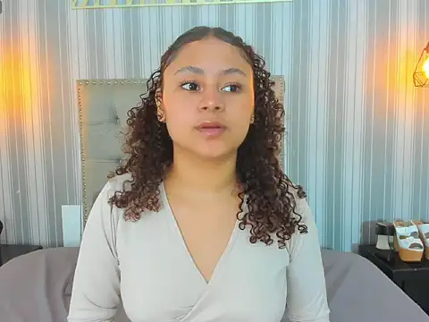 Snapshot of Sofiapassionne chatting on 03-06-26, 01:40 Sofiapassionne online show from 03-06-26, 01:40