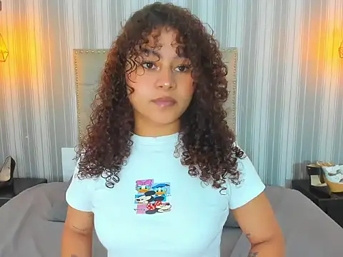 Snapshot of Sofiapassionne chatting on 03-10-26, 01:49 Sofiapassionne online show from 03-10-26, 01:49