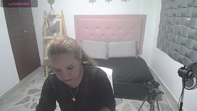 Dulce  Lovee online show from 12-03-25, 09:02