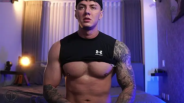 Snapshot of Thomas_Falcon chatting on 10-08-25, 10:51 Thomas Falcon online show from 10-08-25, 10:51