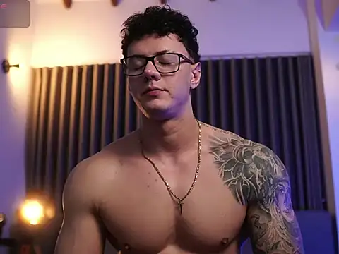 Snapshot of Thomas_Falcon chatting on 10-19-25, 02:23 Thomas Falcon online show from 10-19-25, 02:23