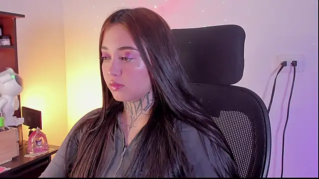 Snapshot of SofiaBermudez chatting on 10-18-25, 01:30 SofiaBermudez online show from 10-18-25, 01:30