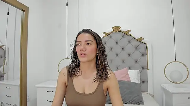 Snapshot of Skylerwhite02 chatting on 05-03-26, 03:34 Skylerwhite02 online show from 05-03-26, 03:34