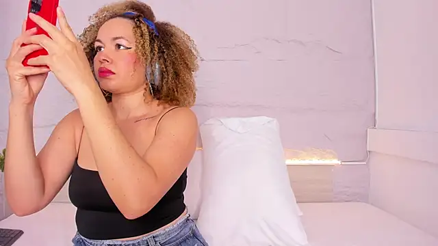 marianarey1  online show from 10-06-25, 11:51