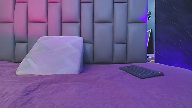 Snapshot of kissme_luna chatting on 09-25-25, 07:06 kissme luna online show from 09-25-25, 07:06