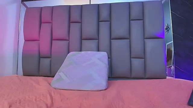 Snapshot of kissme_luna chatting on 10-18-25, 07:03 kissme luna online show from 10-18-25, 07:03