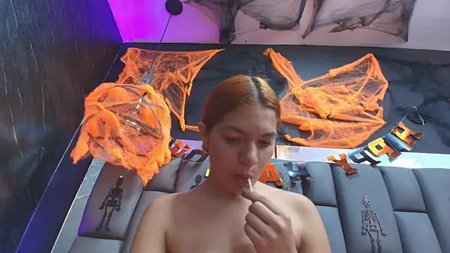 Snapshot of kissme_luna chatting on 10-28-25, 07:16 kissme luna online show from 10-28-25, 07:16