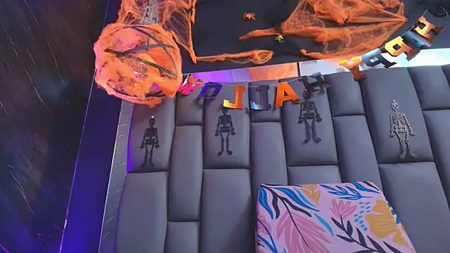 Snapshot of kissme_luna chatting on 10-29-25, 07:15 kissme luna online show from 10-29-25, 07:15