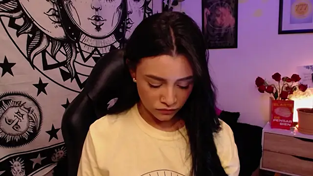 MarilynWhite  online show from 11-07-25, 02:00