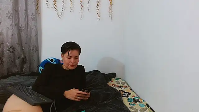 AmbarAndValery online show from 10-12-25, 04:33