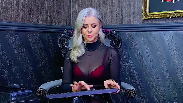 TiffanySia online show from 10-24-25, 04:31