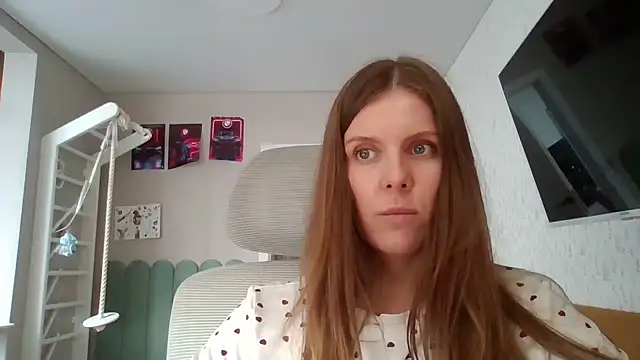 Snapshot of Zolira chatting on 06-15-26, 01:13 Zolira online show from 06-15-26, 01:13
