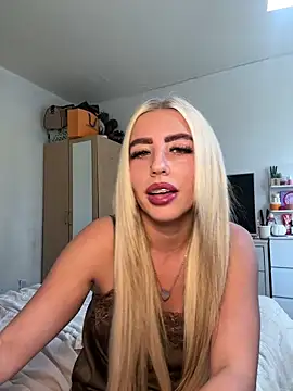 Snapshot of BlondeBetty chatting on 04-14-26, 11:05 BlondeBetty online show from 04-14-26, 11:05