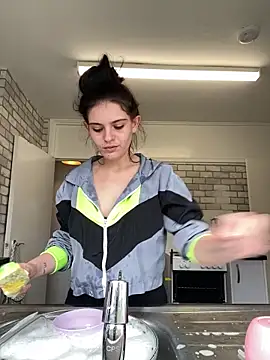 Camwithchlox online show from 09-29-25, 12:21