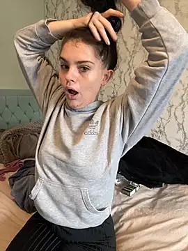 Camwithchlox online show from 10-19-25, 09:43