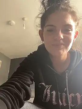 Camwithchlox online show from 10-22-25, 09:53