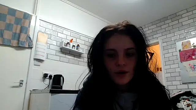 Camwithchlox online show from 10-27-25, 09:41