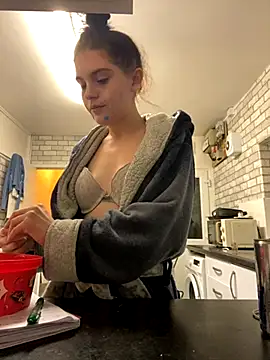 Camwithchlox online show from 10-30-25, 09:04