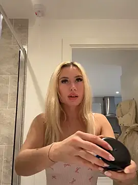 Snapshot of SexySaraxxoo chatting on 04-18-26, 10:08 SexySaraxxoo online show from 04-18-26, 10:08