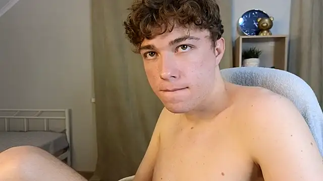 Snapshot of MarkShot_ chatting on 09-19-25, 04:51 MarkShot online show from 09-19-25, 04:51