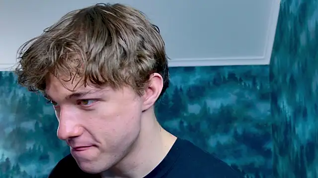 Snapshot of MarkShot_ chatting on 10-26-25, 05:19 MarkShot online show from 10-26-25, 05:19