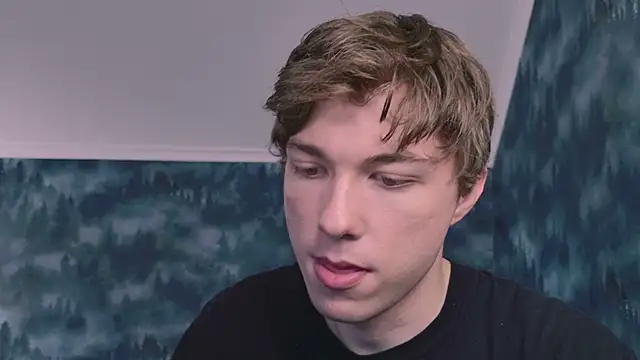 Snapshot of MarkShot_ chatting on 11-01-25, 04:31 MarkShot online show from 11-01-25, 04:31