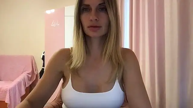 Snapshot of KarelliaStar chatting on 06-14-26, 05:26 KarelliaStar online show from 06-14-26, 05:26