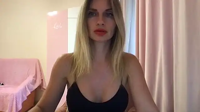 Snapshot of KarelliaStar chatting on 06-27-26, 05:40 KarelliaStar online show from 06-27-26, 05:40