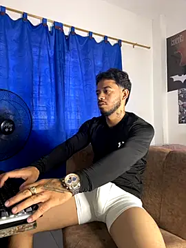 DavideVentura  online show from 09-19-25, 03:45