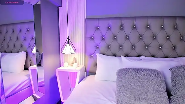 LunaBloomn online show from 02-13-26, 05:09