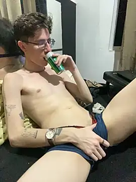 Snapshot of HeiRique chatting on 10-06-25, 05:27 HeiRique online show from 10-06-25, 05:27