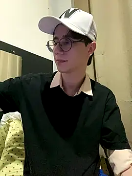 Snapshot of HeiRique chatting on 10-22-25, 04:02 HeiRique online show from 10-22-25, 04:02