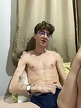 Snapshot of HeiRique chatting on 10-23-25, 04:56 HeiRique online show from 10-23-25, 04:56