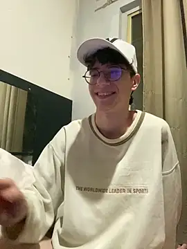 Snapshot of HeiRique chatting on 10-27-25, 03:54 HeiRique online show from 10-27-25, 03:54