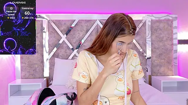 CarolinaaGomezz online show from 12-17-25, 05:46