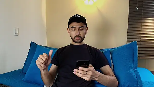 Axel Moon S online show from 10-14-25, 06:52