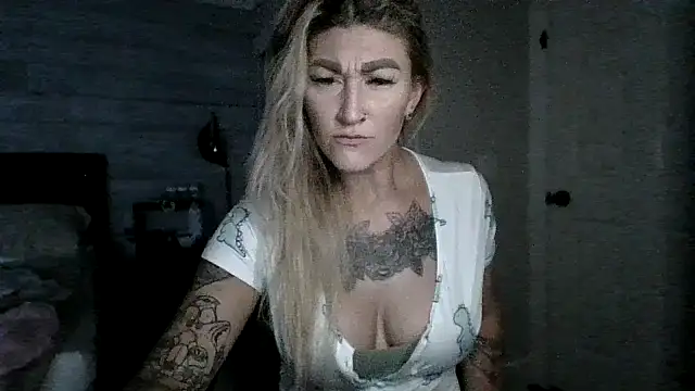 Snapshot of baddiexxmorgyn chatting on 09-16-25, 06:03 baddiexxmorgyn online show from 09-16-25, 06:03